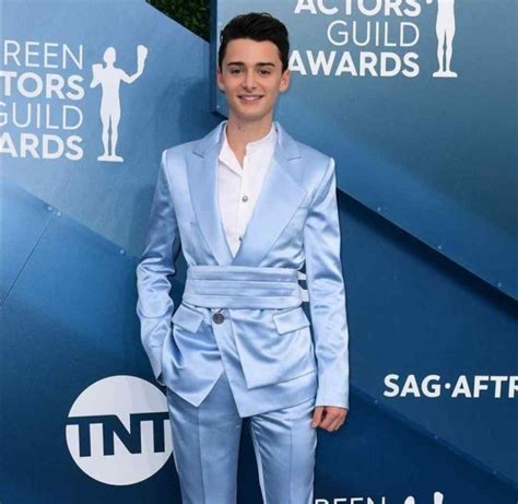 noah schnapp vermögen|Noah Schnapp: Beziehung, Vermögen, Größe, Tattoo, Herkunft